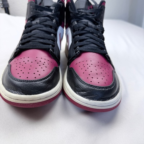Nike Air Jordan 1 Mid \'Bred Toe main image 6